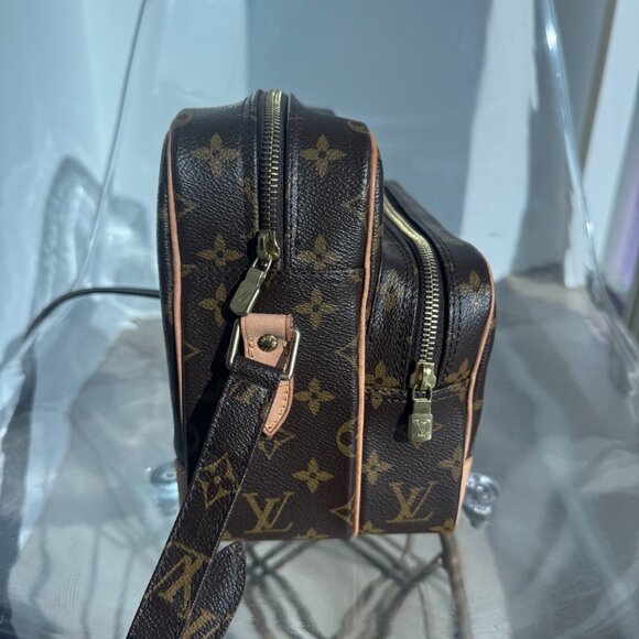 🇫🇷 - Louis Vuitton:  Mongram Nil 28 Crossbody Messenger Bag - Picture 8 of 8